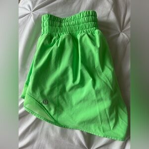 Lululemon Hottt hot 2.5” shorts